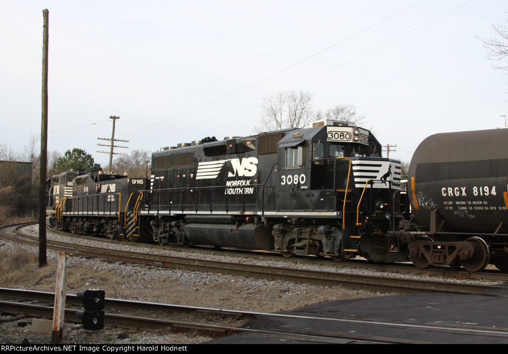 NS 3080 leads the shove back to Glenwood Yard